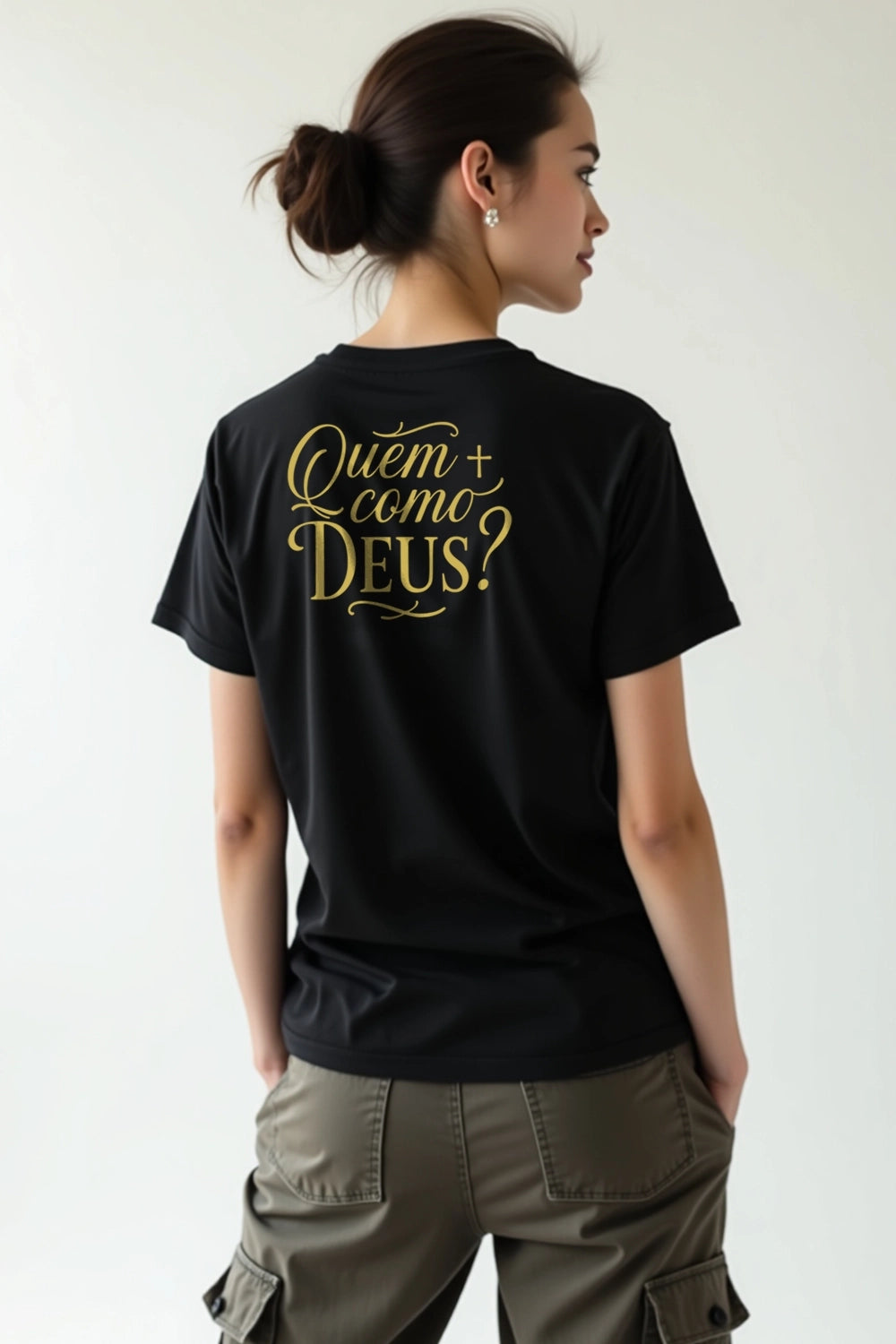 Camisa Básica Quem Como Deus?