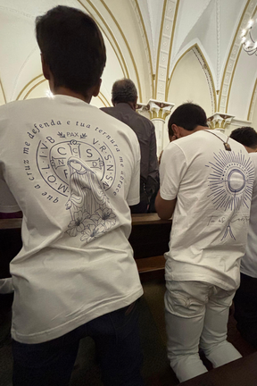 Camisa Oversized Manto e Cruz