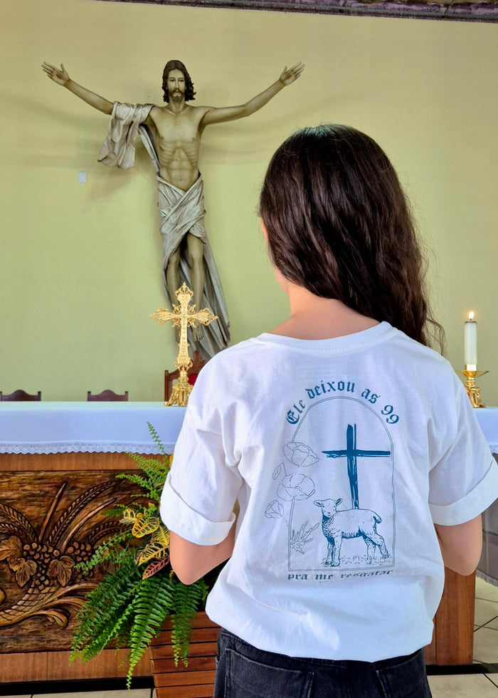 Criança usando camiseta A Centésima infantil da HACE